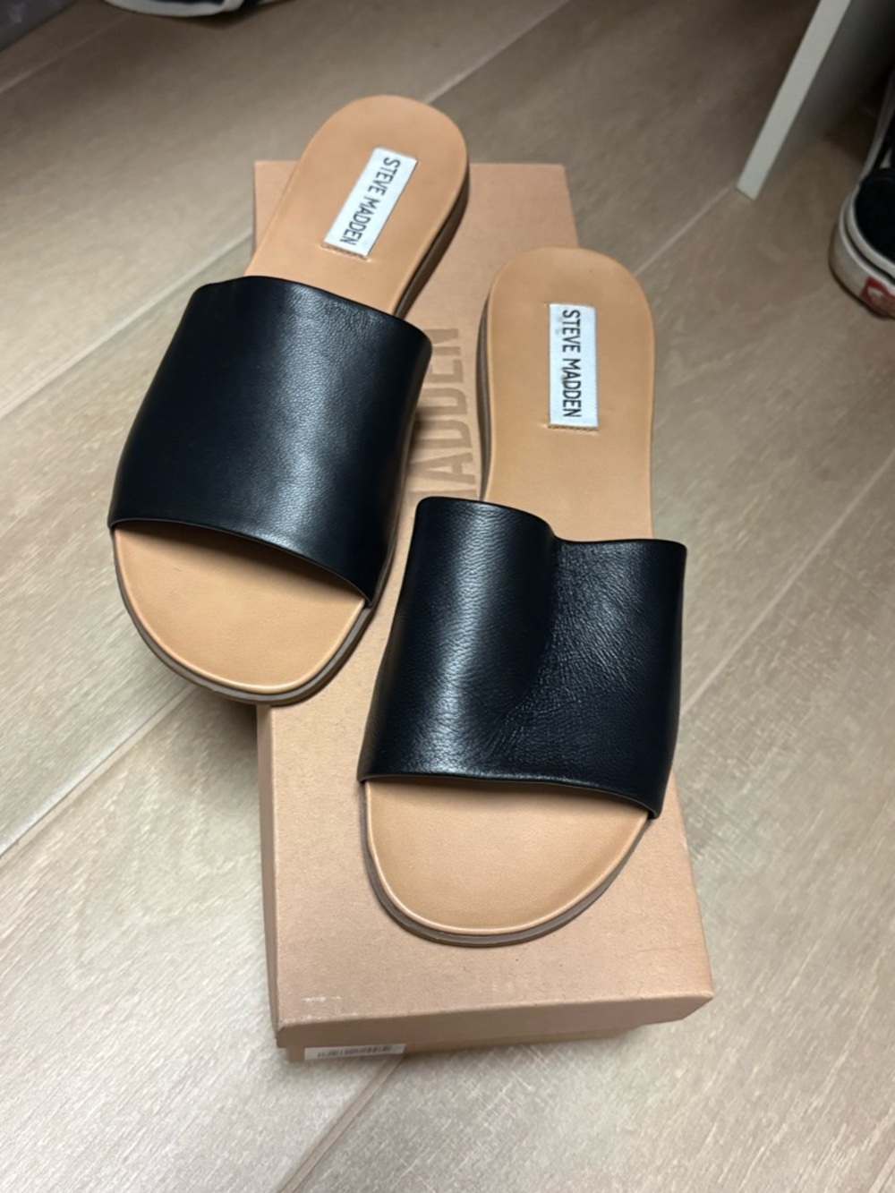 BNWT Steve Madden sandals